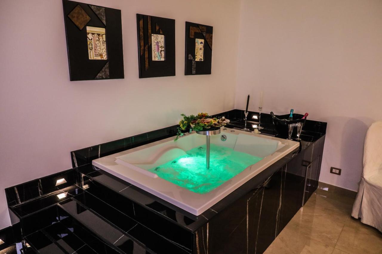 Ventidue Venti Hotell Bari Exteriör bild