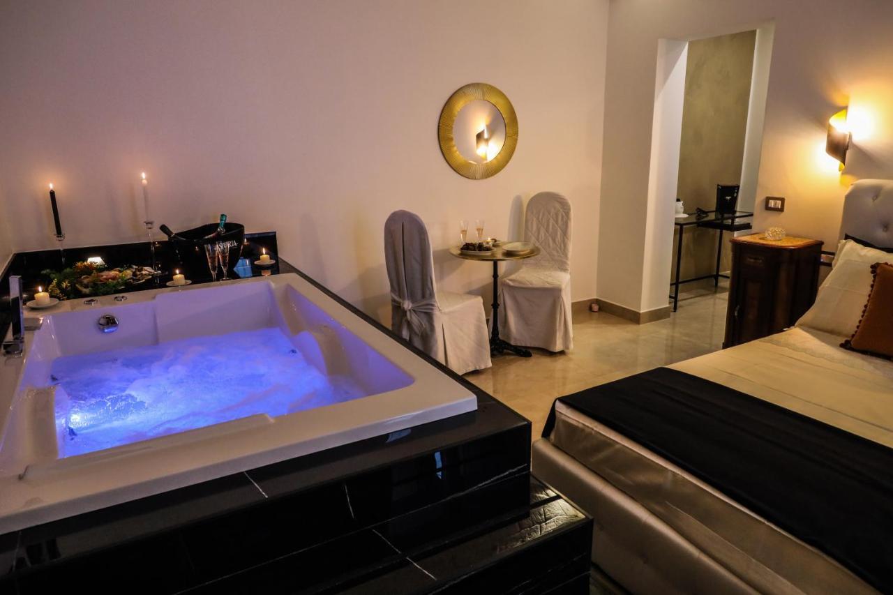 Ventidue Venti Hotell Bari Exteriör bild
