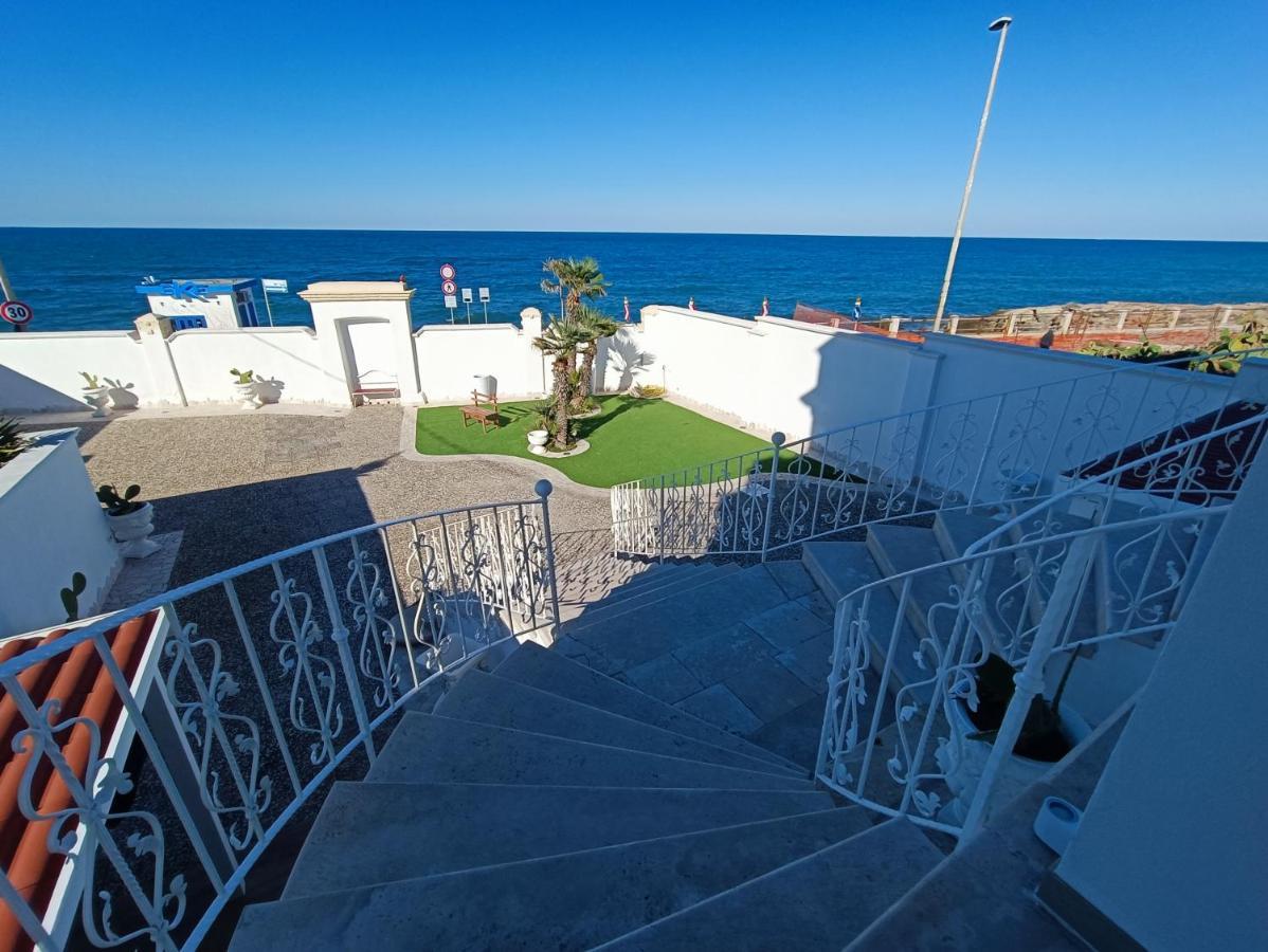 Ventidue Venti Hotell Bari Exteriör bild