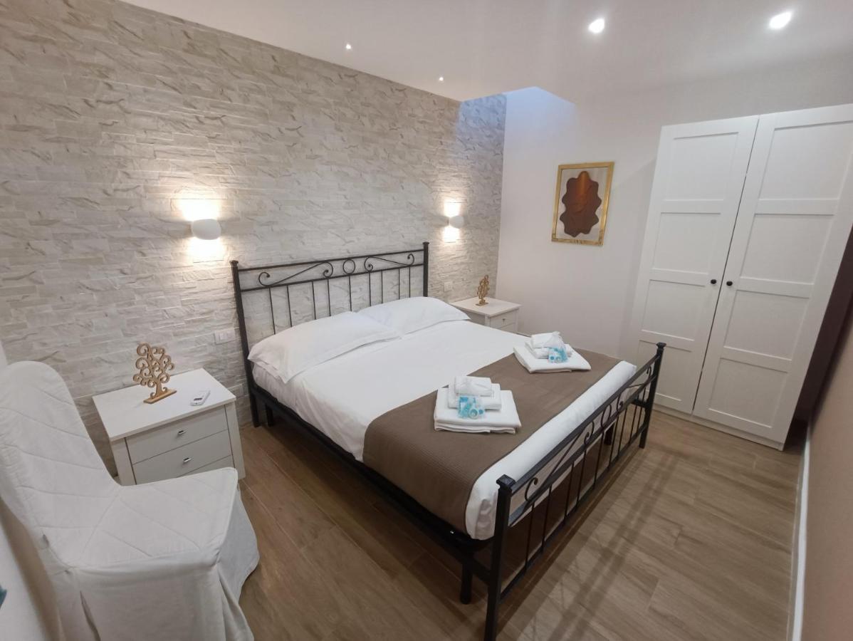 Ventidue Venti Hotell Bari Exteriör bild
