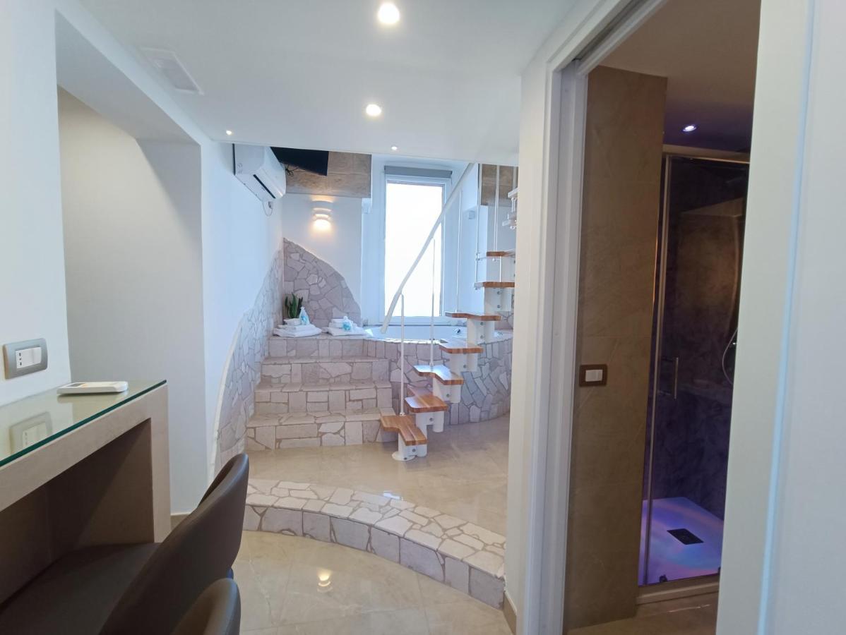 Ventidue Venti Hotell Bari Exteriör bild
