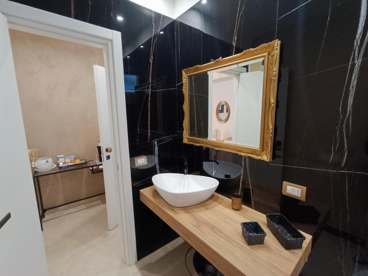 Ventidue Venti Hotell Bari Exteriör bild