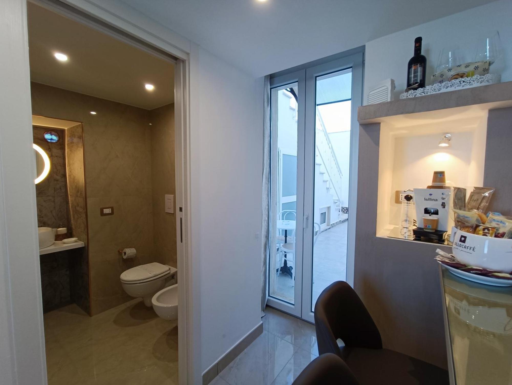 Ventidue Venti Hotell Bari Exteriör bild