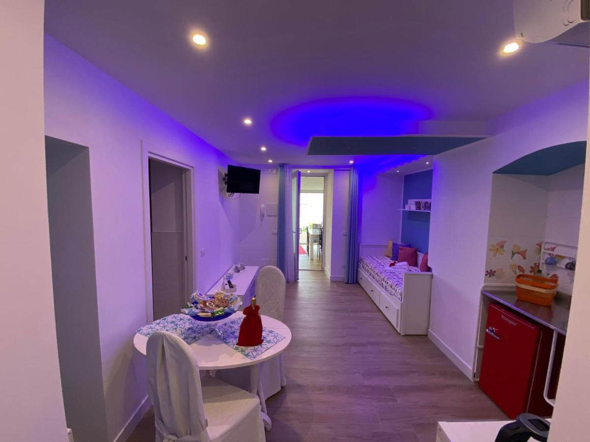 Ventidue Venti Hotell Bari Exteriör bild